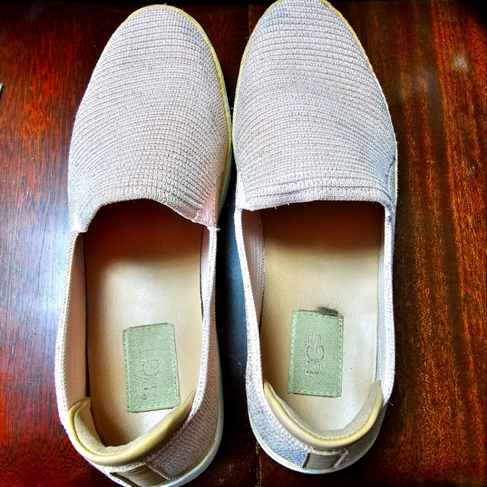 Ugg shoes pink